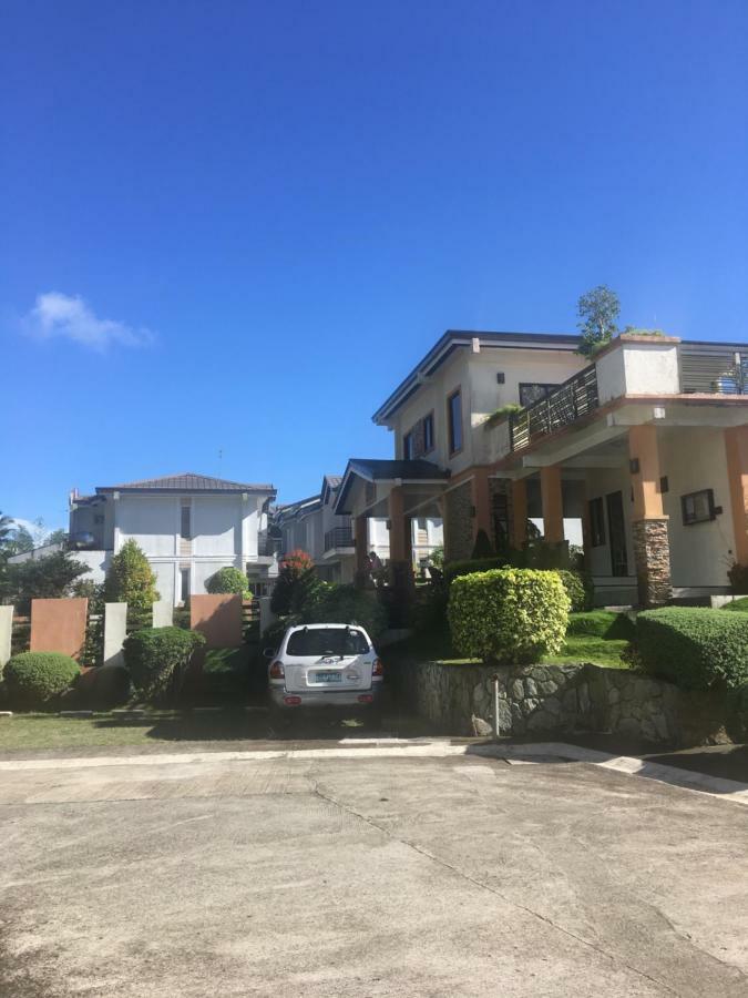 Tagaytay Hampton Villa タガイタイ エクステリア 写真